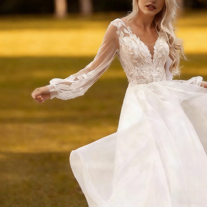 BHstyle A-Linien Ball-Gown in Elfenbein – Ballkleid mit floralem V-Ausschnitt und voluminösem Volant-Rock aus Tüll 2-26W