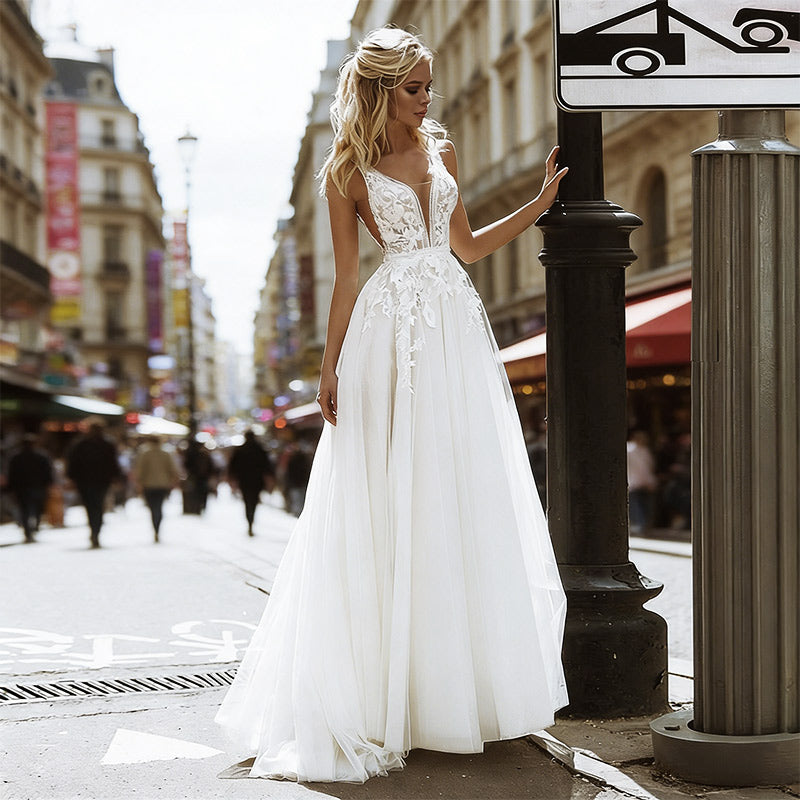 BHstyle Boho Ball-Gowner Prinzessin mit V-Ausschnitt und floraler Spitze – Elegantes A-Linien Ballkleid aus Glitzertüll 32-42