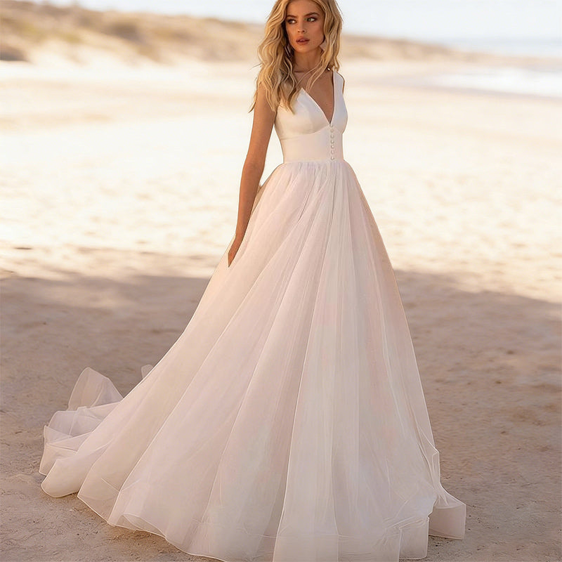 BHstyle Zeitloses A-Linien Ball-Gown in Weiß – Ballkleid mit V-Ausschnitt  Knopfleiste und voluminösem Tüllrock 34-46