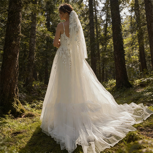 BHstyle A Linie Ball-Gown mit floraler Spitze Ballkleid mit Spaghettiträgern eckigem Ausschnitt Kapellen Schleppe 2-26W