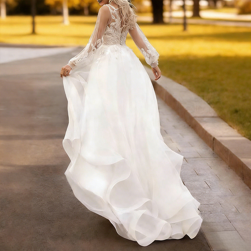 BHstyle A-Linien Ball-Gown in Elfenbein – Ballkleid mit floralem V-Ausschnitt und voluminösem Volant-Rock aus Tüll 2-26W