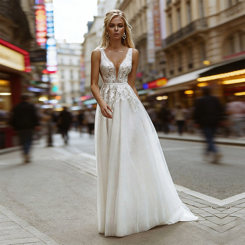 BHstyle Boho Ball-Gowner Prinzessin mit V-Ausschnitt und floraler Spitze – Elegantes A-Linien Ballkleid aus Glitzertüll 32-42