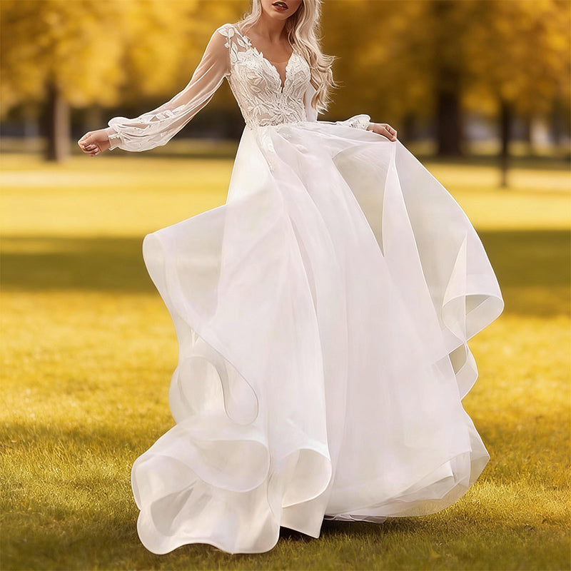 BHstyle A-Linien Ball-Gown in Elfenbein – Ballkleid mit floralem V-Ausschnitt und voluminösem Volant-Rock aus Tüll 2-26W