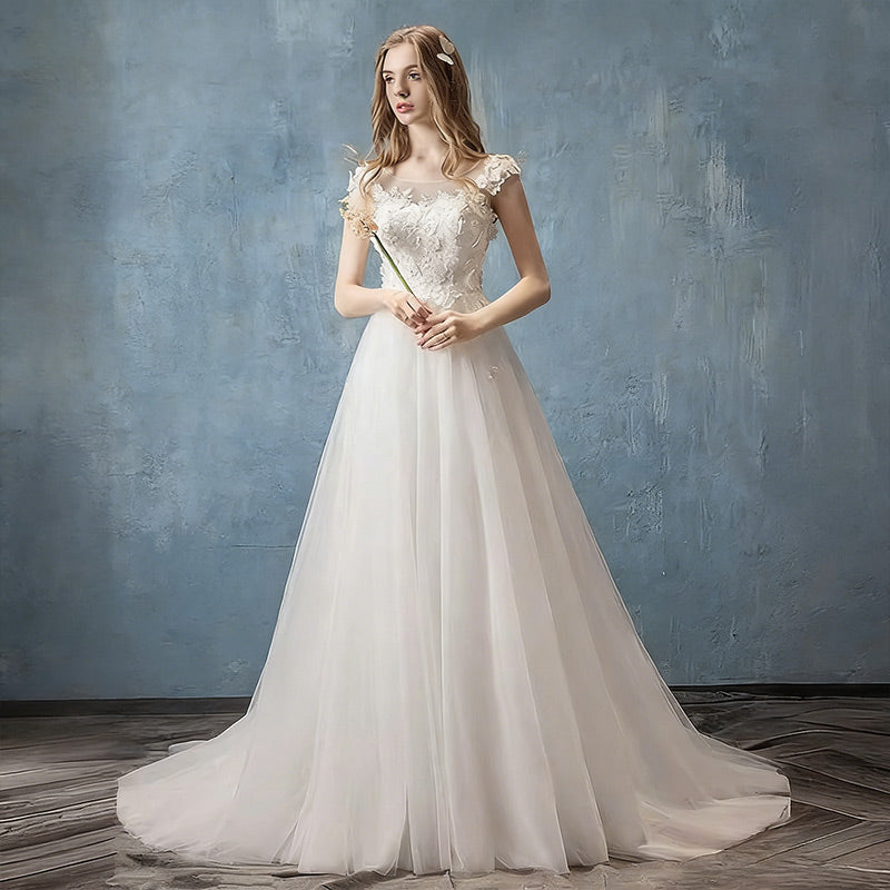 BHstyle A-Linie Ball-Gown in Elfenbein – Ballkleid mit 3D-Blütenapplikationen und zartem Tüllrock