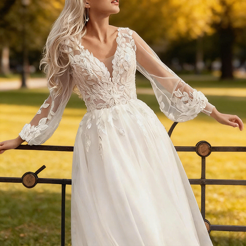 BHstyle A-Linien Ball-Gown in Elfenbein – Ballkleid mit floralem V-Ausschnitt und voluminösem Volant-Rock aus Tüll 2-26W