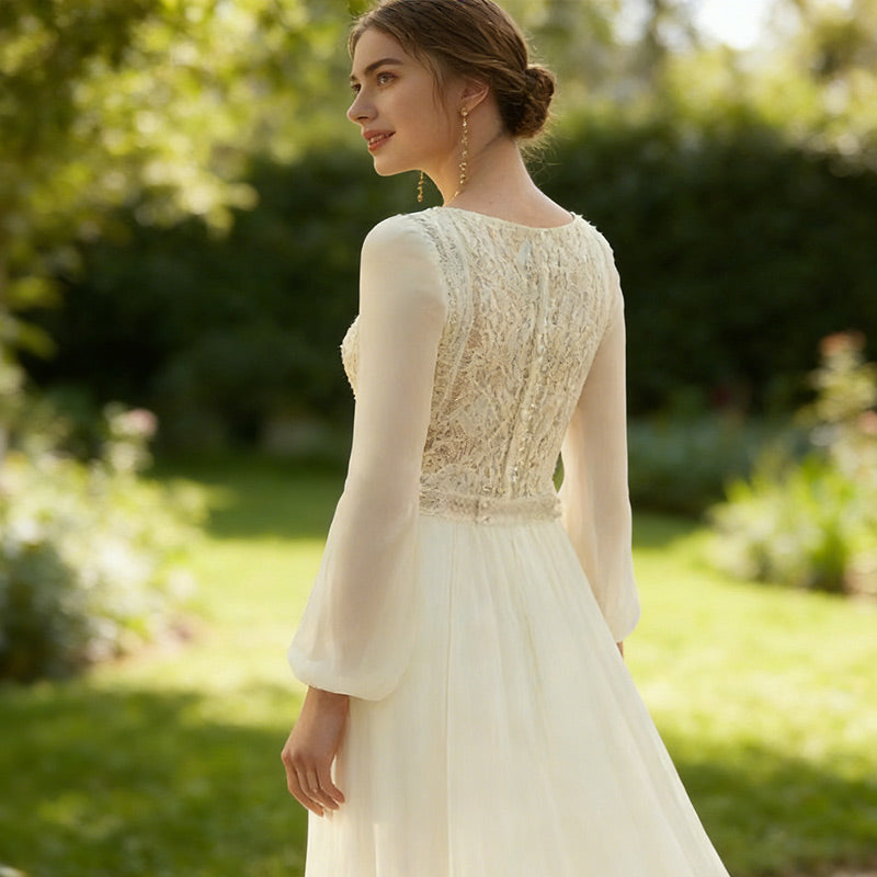 BHstyle A-Linie Ball-Gowner mit Neckholder Ausschnitt und Floralem Spitzenoberteil 2-24W